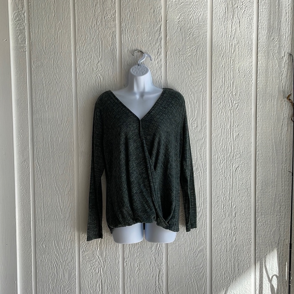 ‼️SOLD‼️Rock & Republic Co. Lightweight L/S Open front Knit Blouse Emerald Green